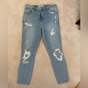 Abercrombie Ripped High Rise Super
Skinny Ankle Jeans